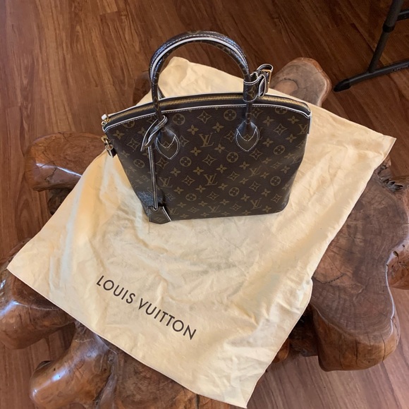 Louis Vuitton Handbags - Louis Vuitton limited edition Marc Jacobs Lock-it